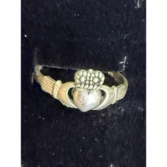 Vintage 925 Sterling Silver Claddagh Ring Size 7.5 Stands for Love, Loyalty - Picture 12 of 14
